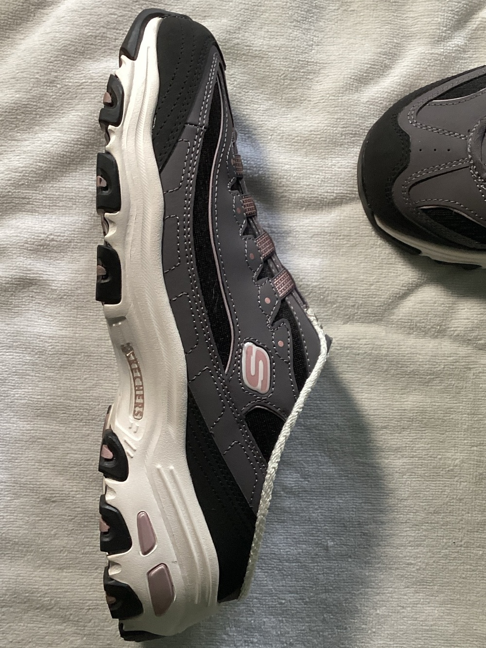 Skechers D'Lites Women's Gray and Pink Slip-On Memory Foam Sneakers - Picture 5 of 11